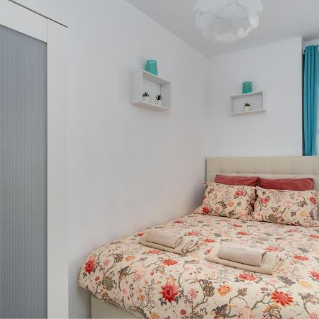 Nice Apartments 20 Meters From The Beach فوينخيرولا المظهر الخارجي الصورة